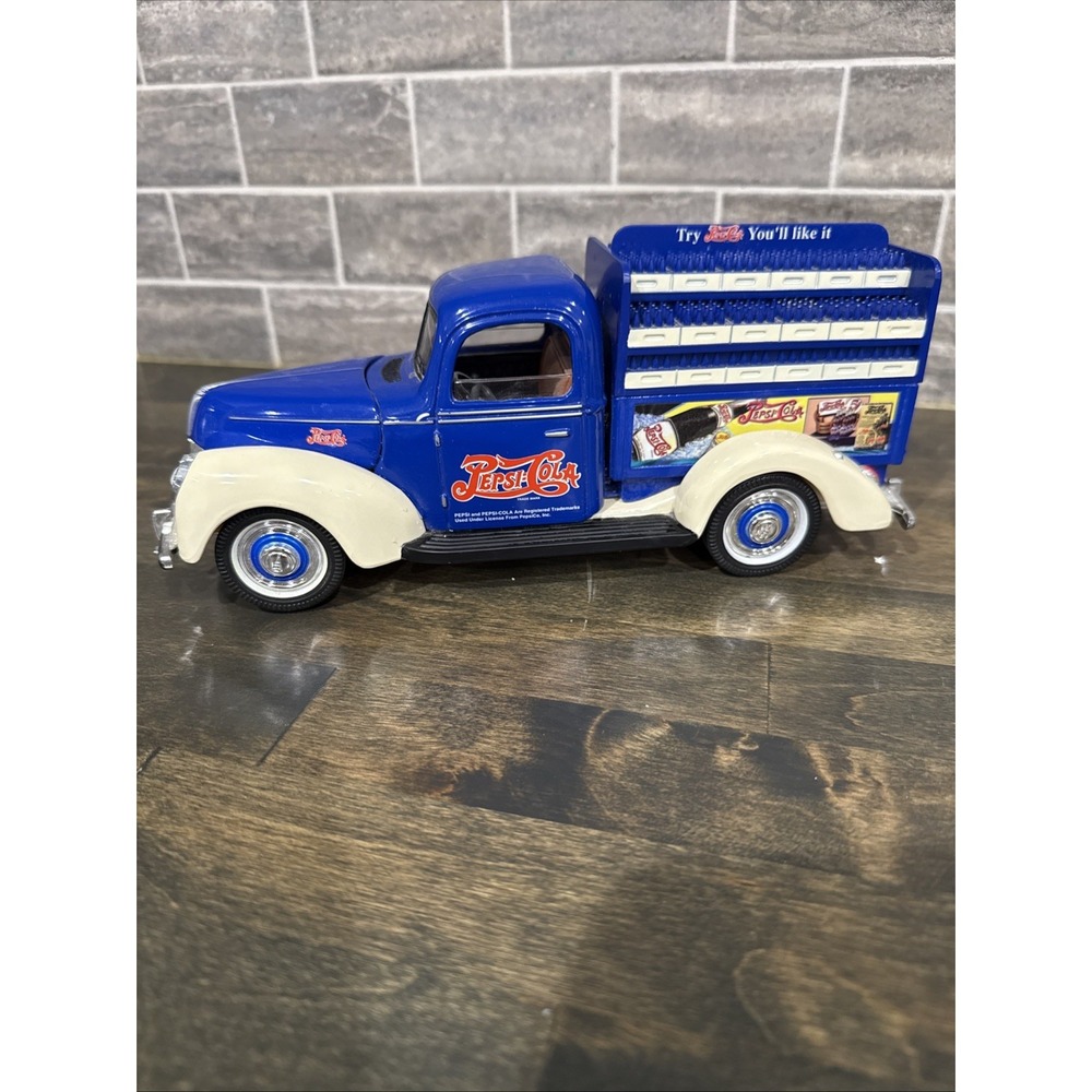 Pepsi Cola‎ DieCast Replica 1940 Delivery Truck Golden Wheel